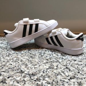 Adidas neo size 10 Velcro tennis shoe